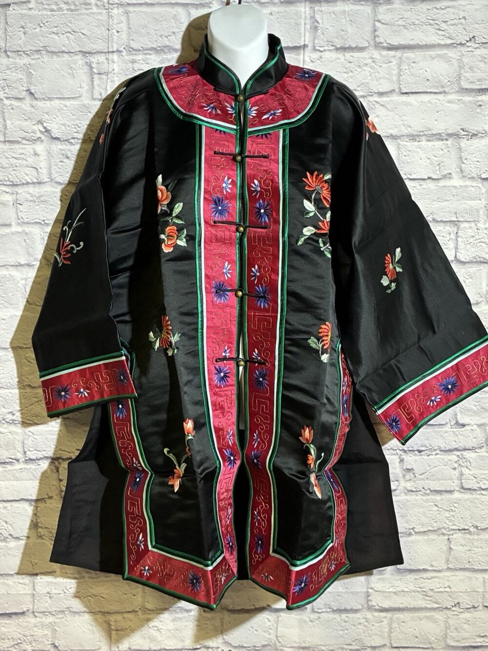 Vintage Magnolia Chinese Silk Jacket Hand Embroidered Floral Black Shanghai